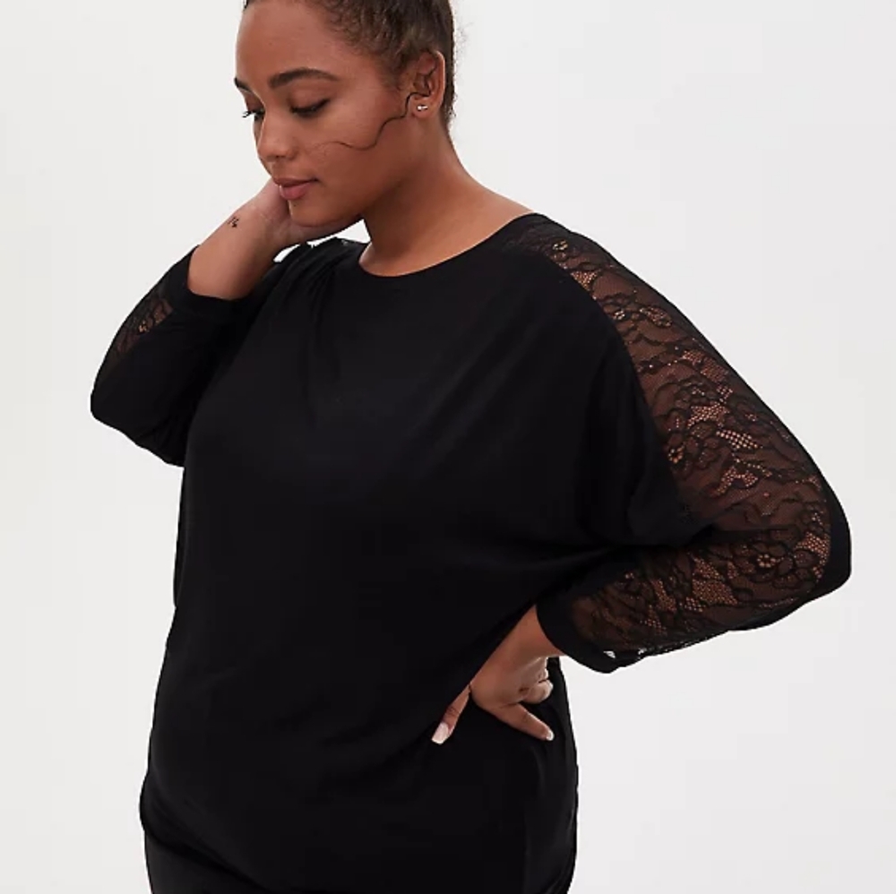 Torrid Super soft black lace doleman sleeve sz 4